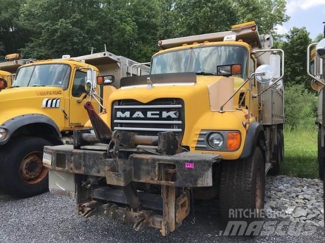 Mack CV700 Lemiesze i pługi śnieżne