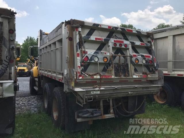 Mack CV700 Lemiesze i pługi śnieżne