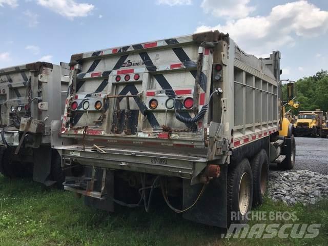 Mack CV700 Lemiesze i pługi śnieżne