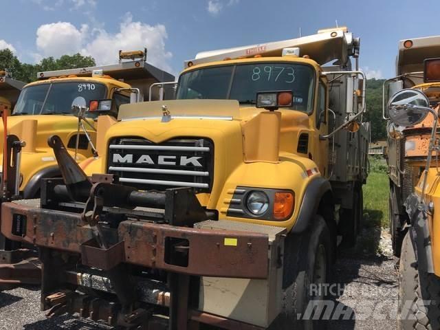 Mack CV700 Lemiesze i pługi śnieżne