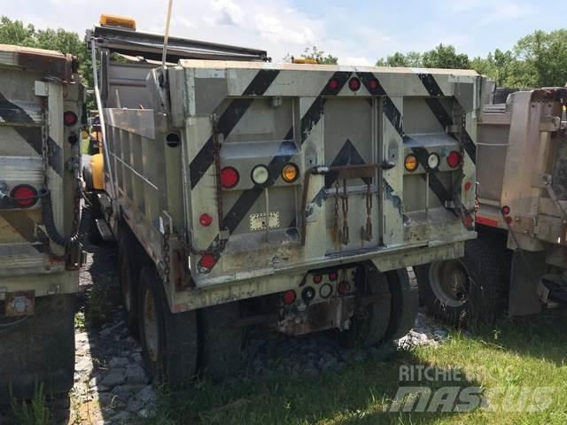 Mack CV700 Lemiesze i pługi śnieżne