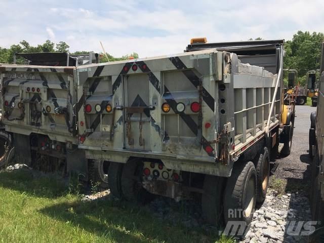 Mack CV700 Lemiesze i pługi śnieżne