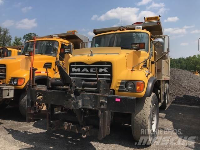 Mack CV700 Lemiesze i pługi śnieżne