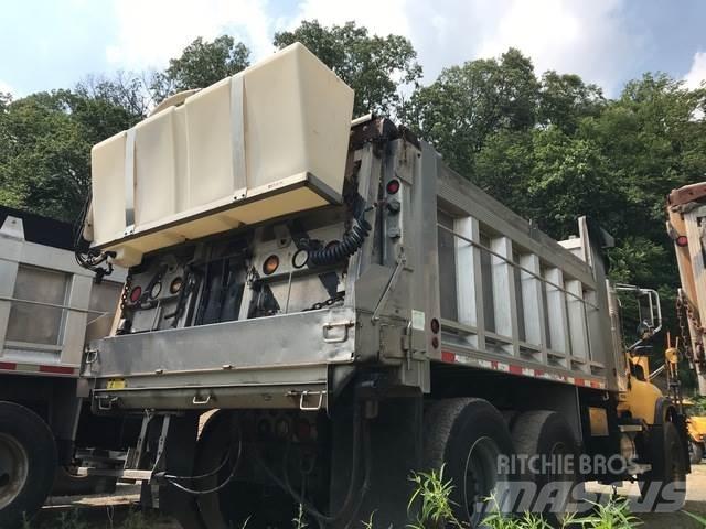 Mack CV700 Lemiesze i pługi śnieżne