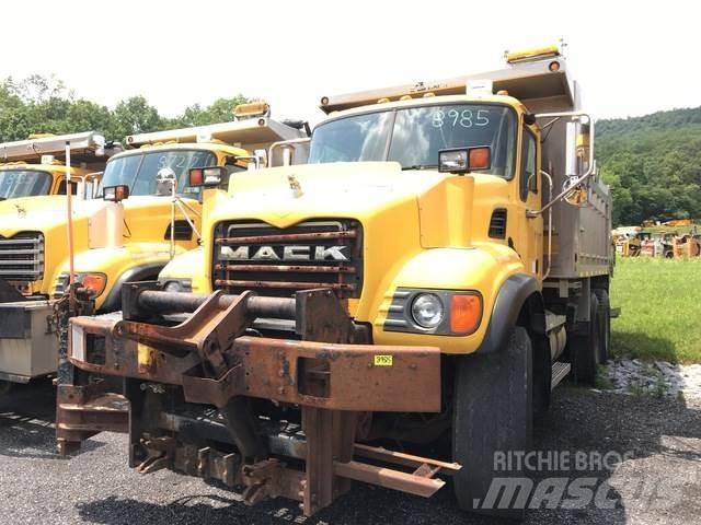 Mack CV700 Lemiesze i pługi śnieżne
