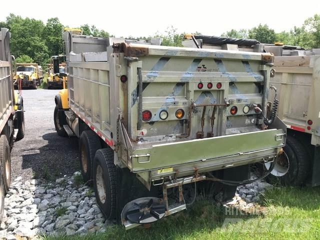Mack CV700 Lemiesze i pługi śnieżne