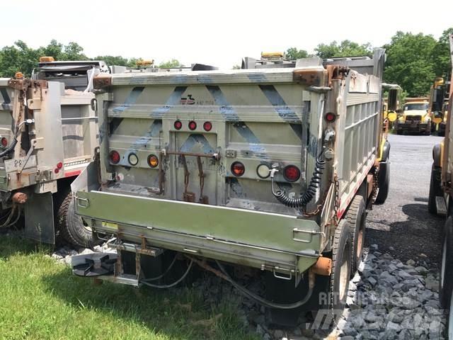 Mack CV700 Lemiesze i pługi śnieżne