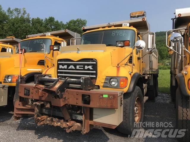 Mack CV700 Lemiesze i pługi śnieżne