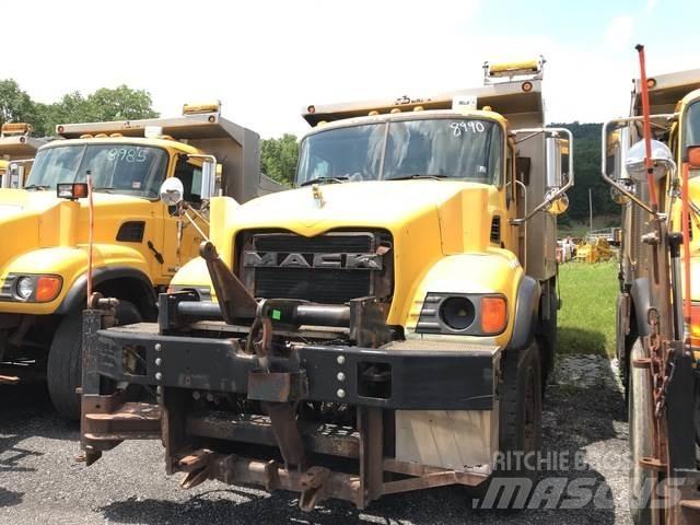 Mack CV700 Lemiesze i pługi śnieżne
