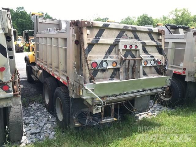 Mack CV700 Lemiesze i pługi śnieżne