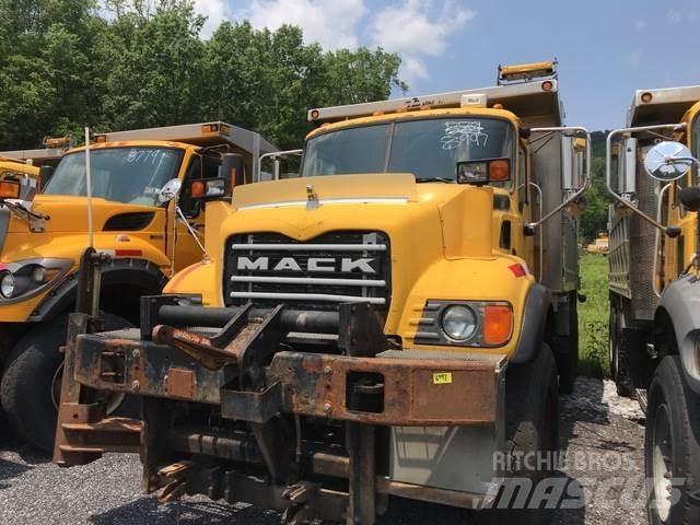 Mack CV700 Lemiesze i pługi śnieżne