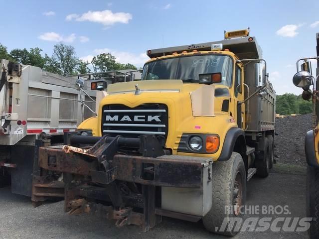 Mack CV700 Lemiesze i pługi śnieżne
