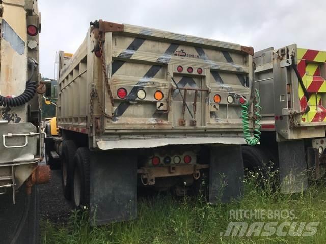 Mack CV700 Lemiesze i pługi śnieżne