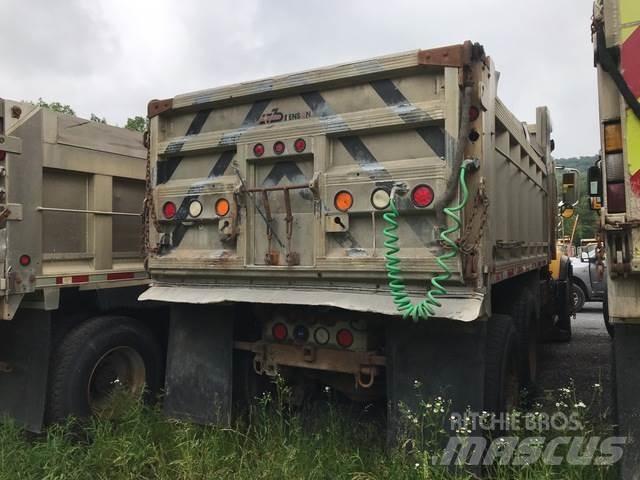 Mack CV700 Lemiesze i pługi śnieżne