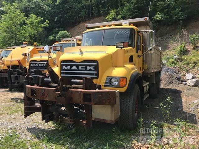 Mack CV700 Lemiesze i pługi śnieżne