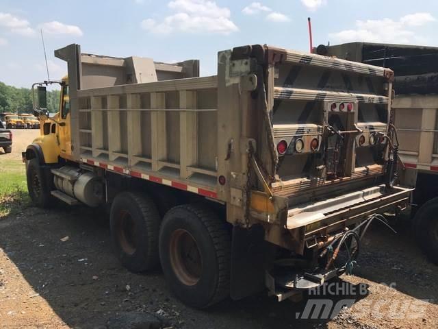 Mack CV700 Lemiesze i pługi śnieżne