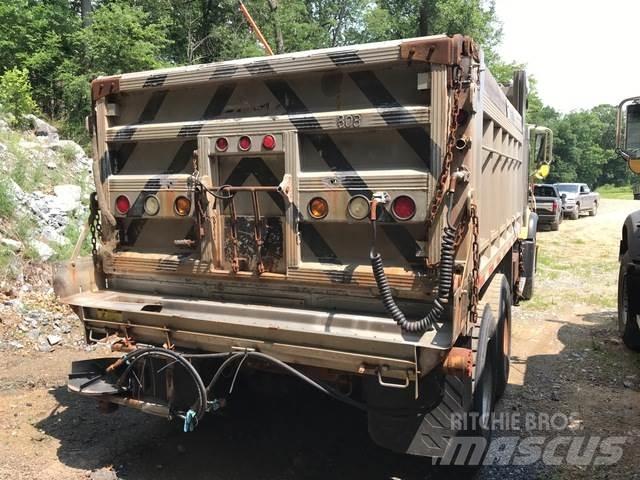 Mack CV700 Lemiesze i pługi śnieżne