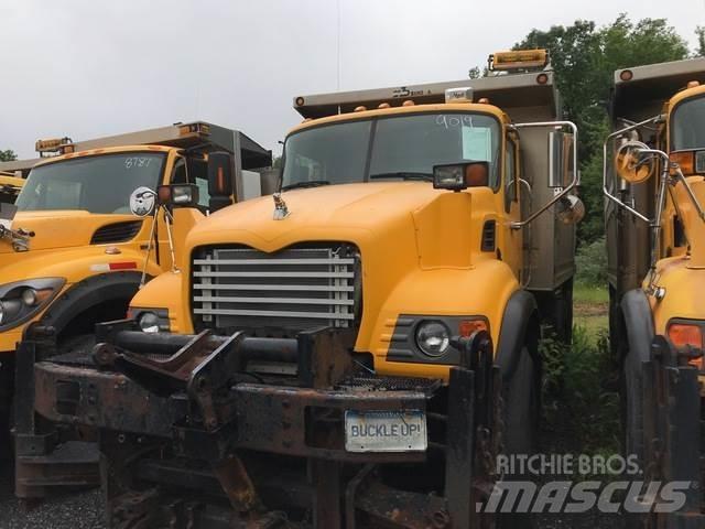Mack CV700 Lemiesze i pługi śnieżne