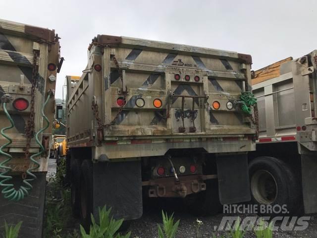 Mack CV700 Lemiesze i pługi śnieżne