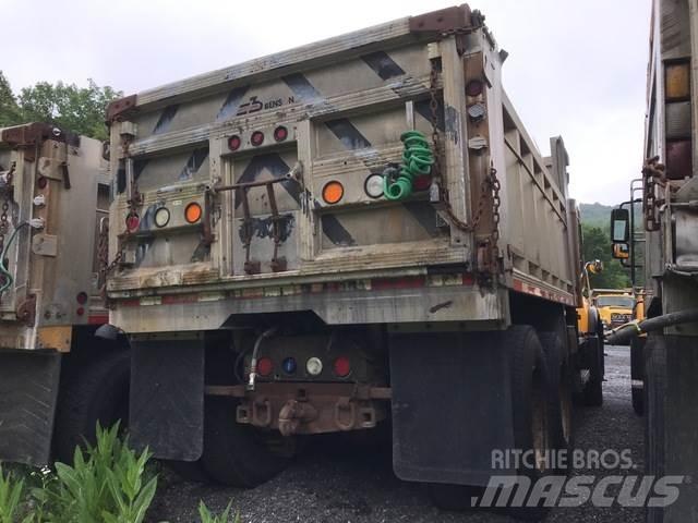 Mack CV700 Lemiesze i pługi śnieżne