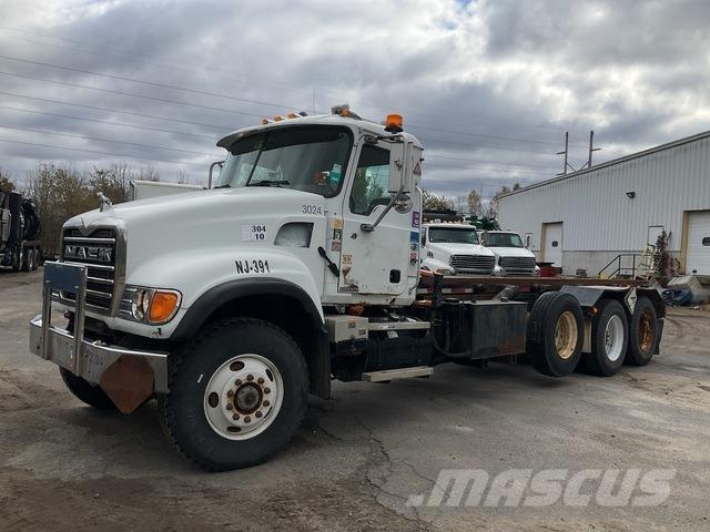 Mack CV713 Bramowce