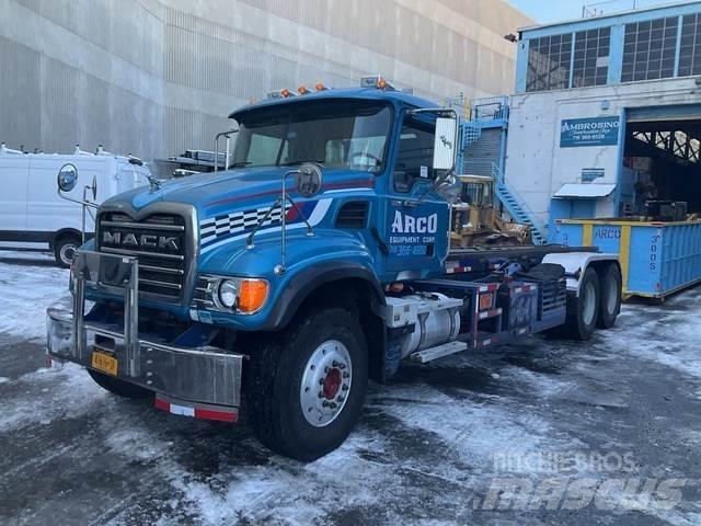 Mack CV713 Bramowce