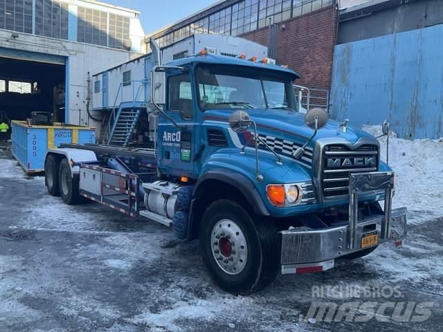 Mack CV713 Bramowce