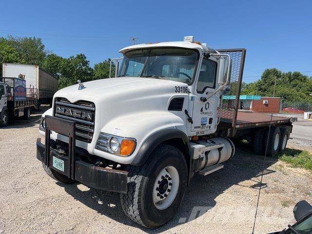 Mack CV713 Ciężarówki typu Platforma / Skrzynia