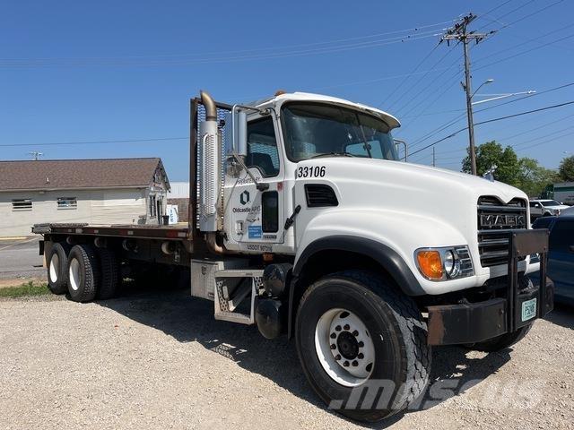 Mack CV713 Ciężarówki typu Platforma / Skrzynia
