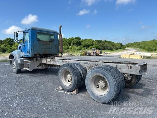 Mack CV713 Kabiny i wnętrze