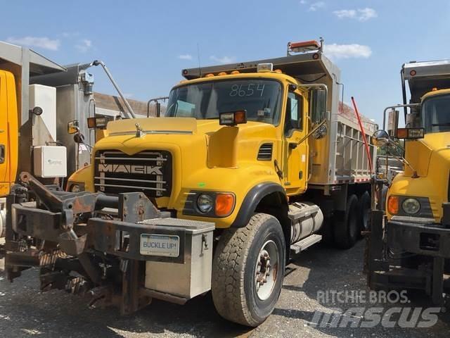 Mack CV713 Lemiesze i pługi śnieżne