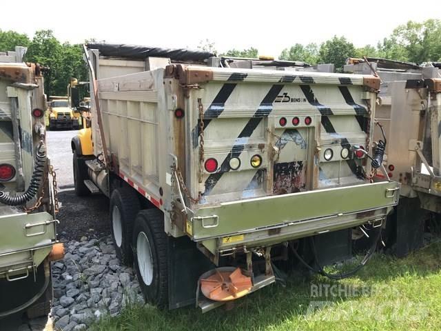 Mack CV713 Lemiesze i pługi śnieżne