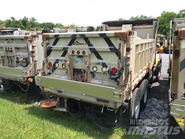 Mack CV713 Lemiesze i pługi śnieżne