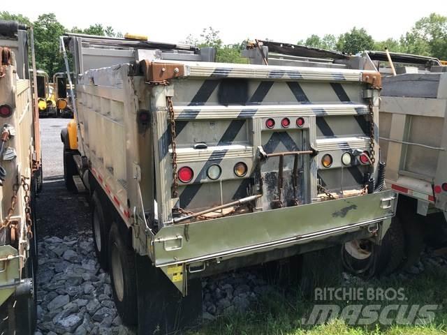 Mack CV713 Lemiesze i pługi śnieżne