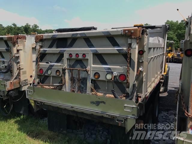 Mack CV713 Lemiesze i pługi śnieżne