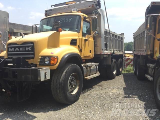 Mack CV713 Lemiesze i pługi śnieżne