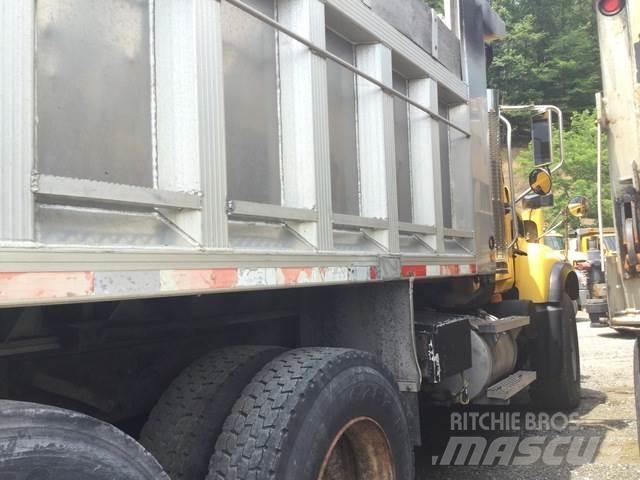 Mack CV713 Piaskarki i solarki