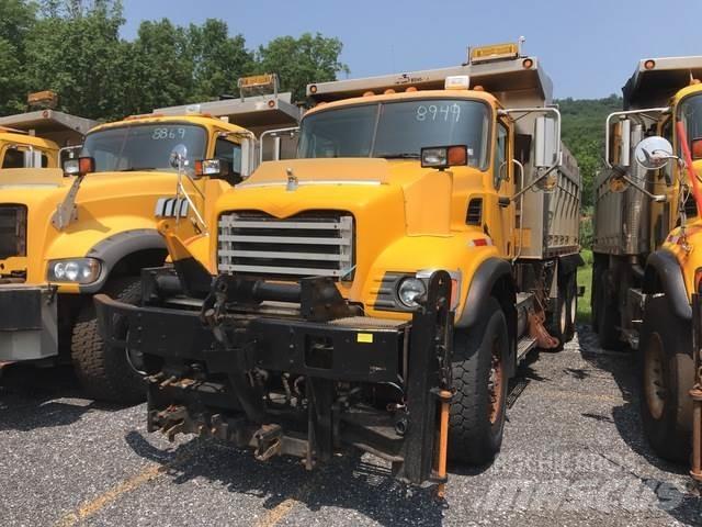Mack CV713 Lemiesze i pługi śnieżne