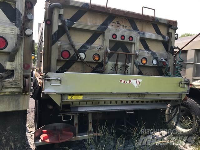 Mack CV713 Lemiesze i pługi śnieżne