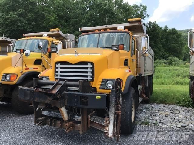 Mack CV713 Lemiesze i pługi śnieżne