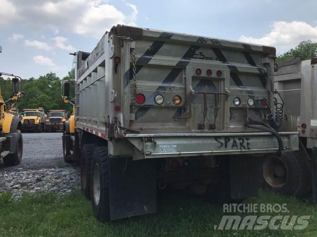 Mack CV713 Lemiesze i pługi śnieżne