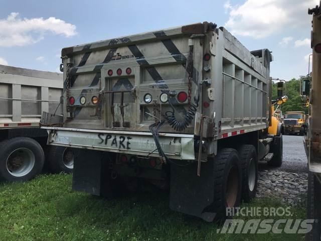 Mack CV713 Lemiesze i pługi śnieżne