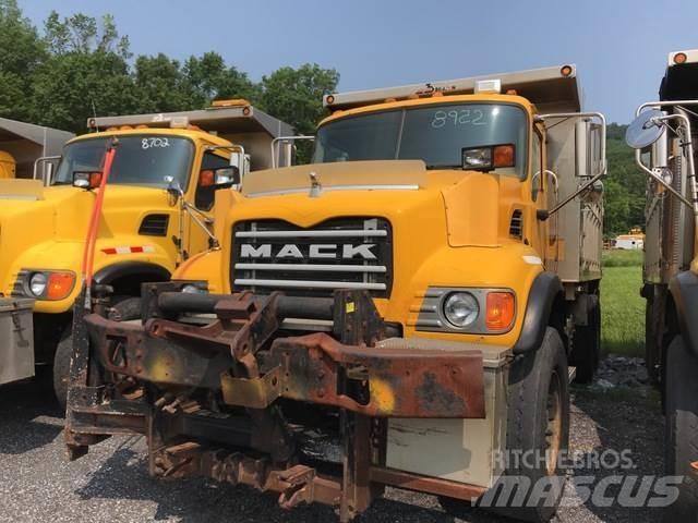 Mack CV713 Piaskarki i solarki