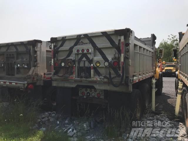 Mack CV713 Piaskarki i solarki