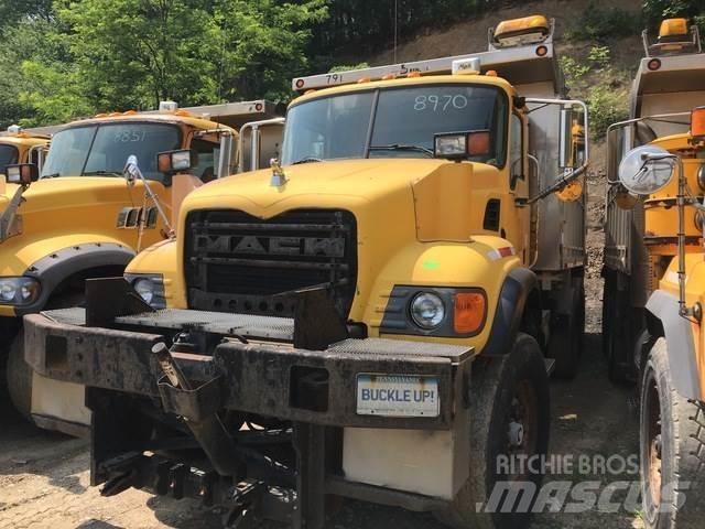 Mack CV713 Lemiesze i pługi śnieżne