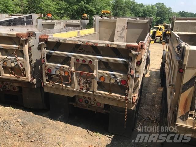 Mack CV713 Lemiesze i pługi śnieżne
