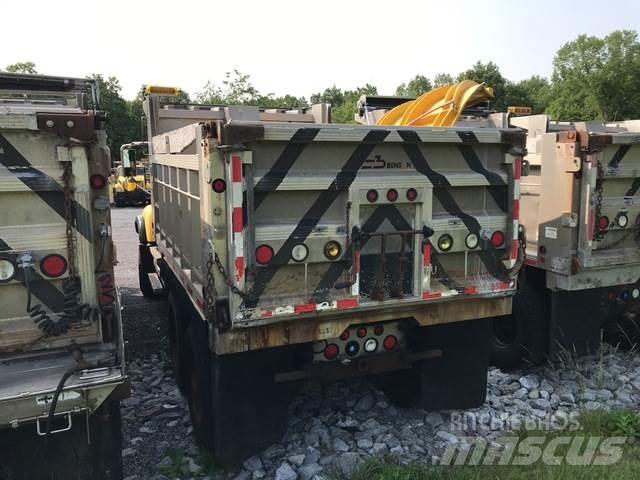 Mack CV713 Piaskarki i solarki