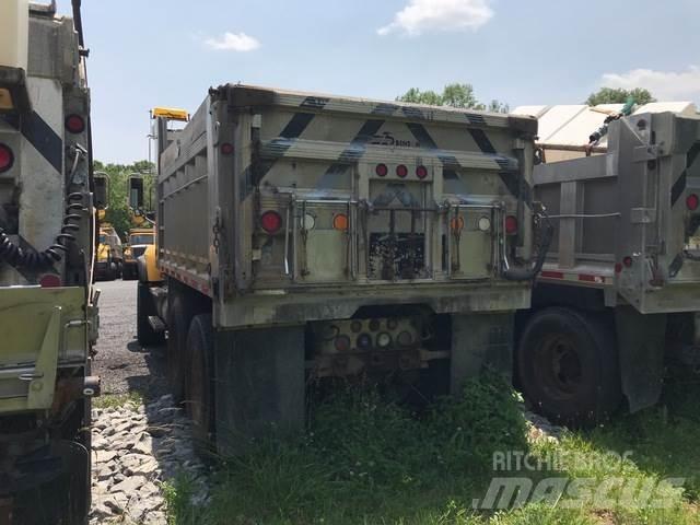 Mack CV713 Lemiesze i pługi śnieżne
