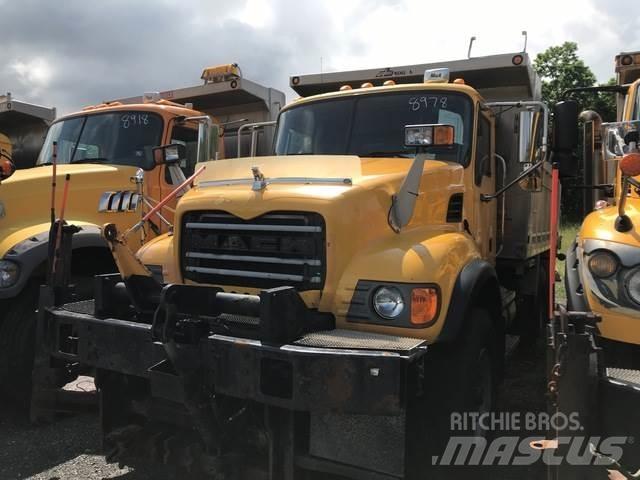 Mack CV713 Lemiesze i pługi śnieżne