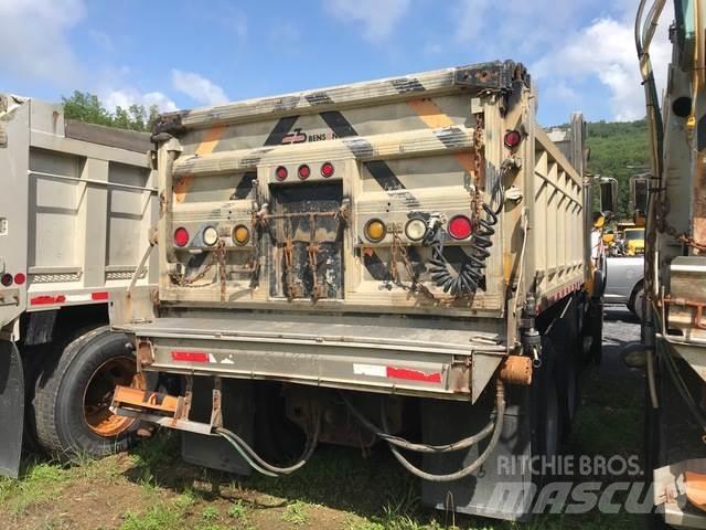Mack CV713 Lemiesze i pługi śnieżne